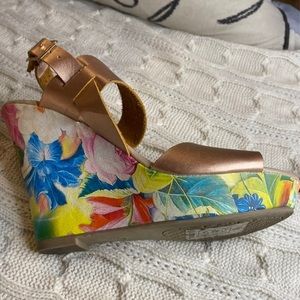 Copper Colored Tropical Art Wedge Heel size 6